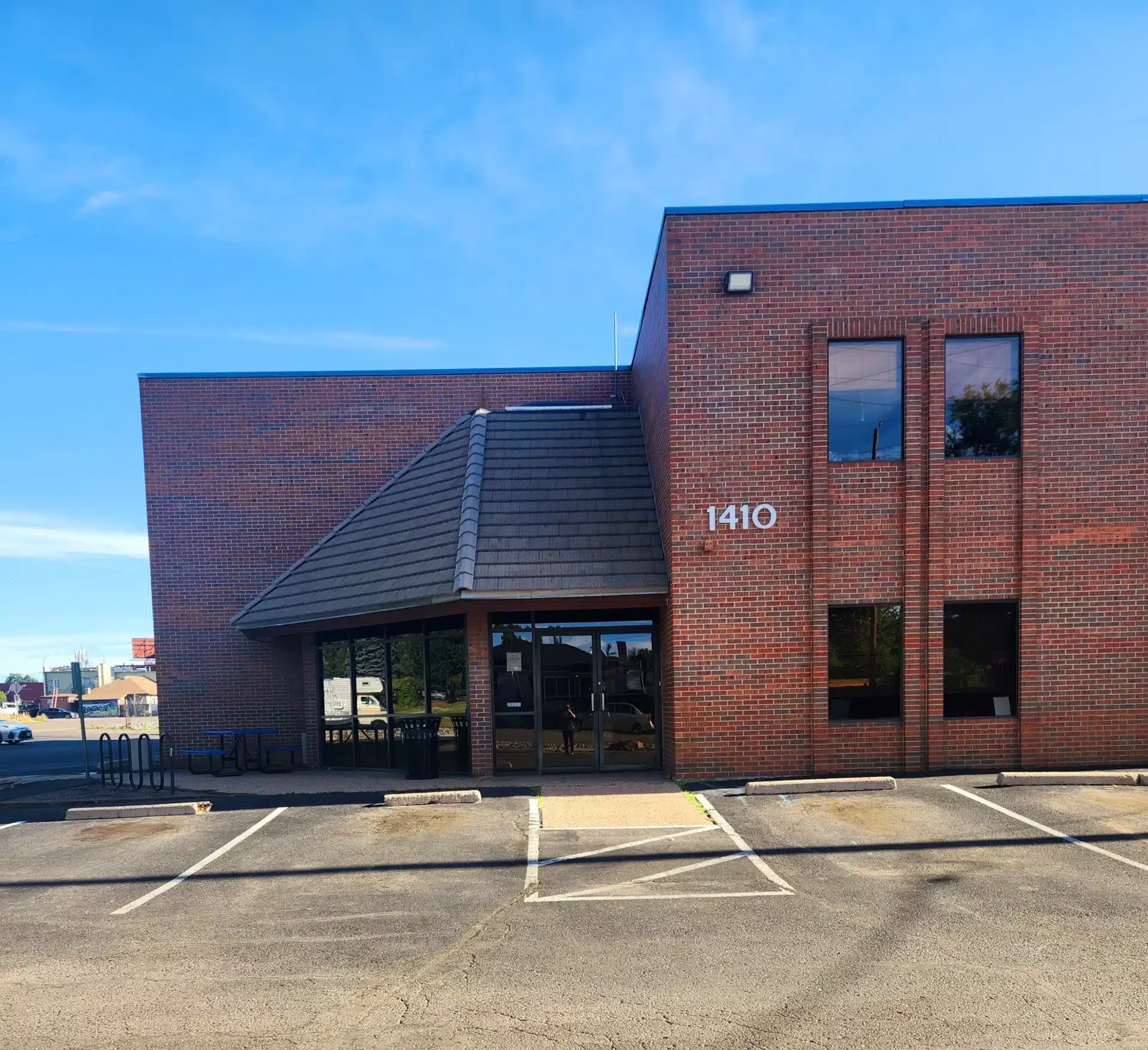 Exterior of the Lakewood Clinic