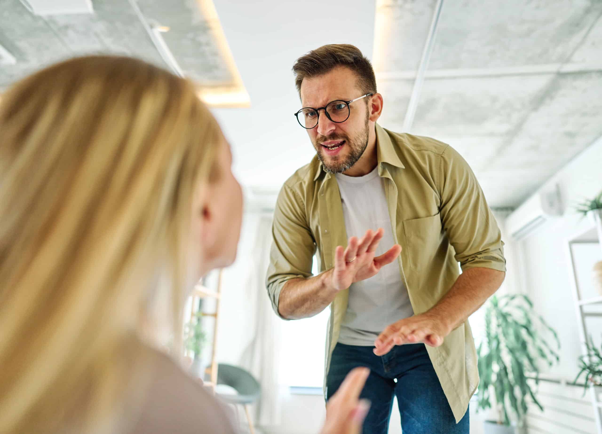 A man with alcoholic rage syndrome yelling at a woman.